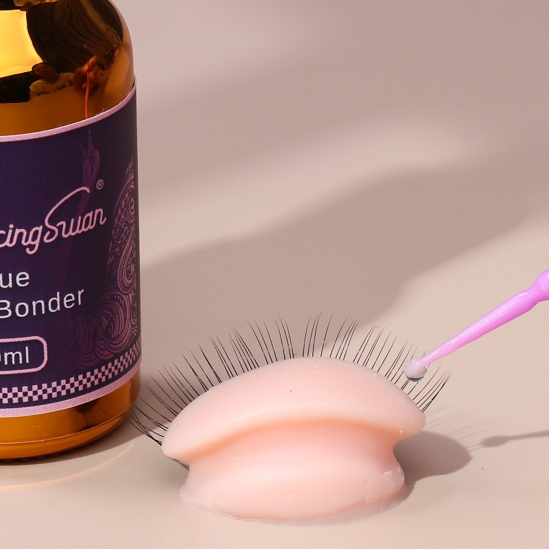 Speed up the drying of the lash glue