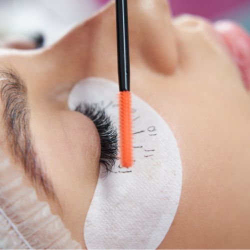 Contact area with natural eyelash