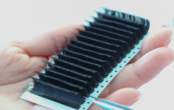 Cost-Effective Classic Lash Extensions